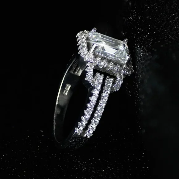 Stunning Silver Square Cut Diamond Ring - Picture 3 of 3